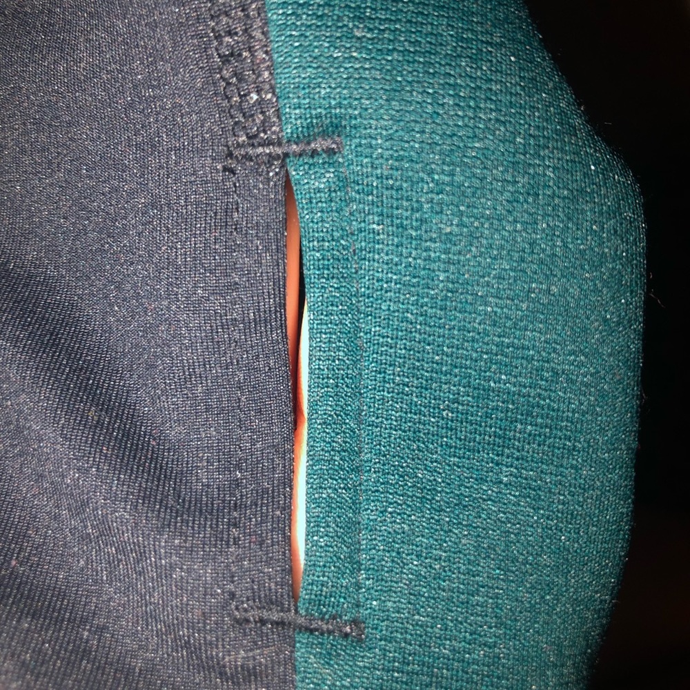 Dri-Fit under armour hoodie - Picture 4 of 5